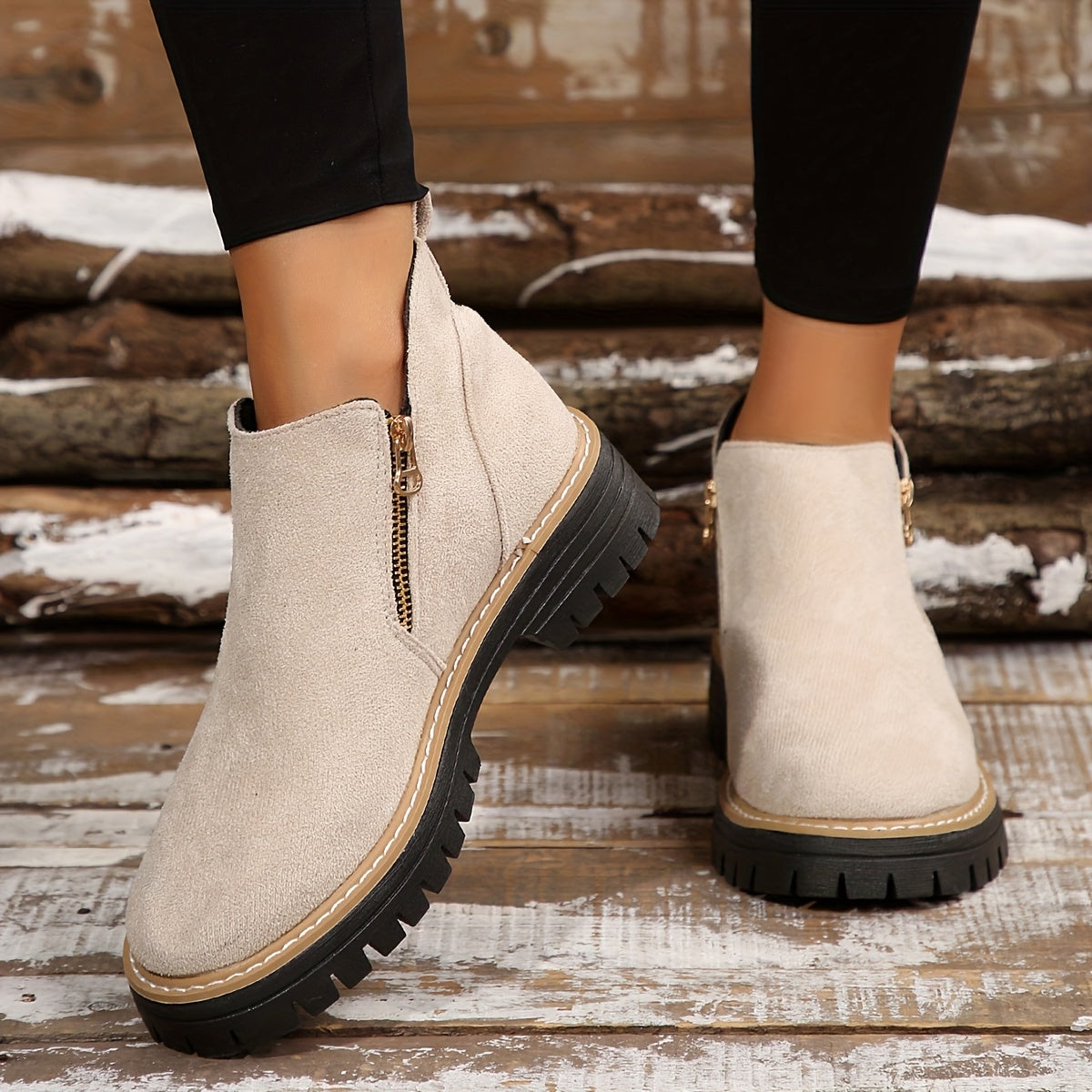 Mealla™ | Sturdy boots with zip closure