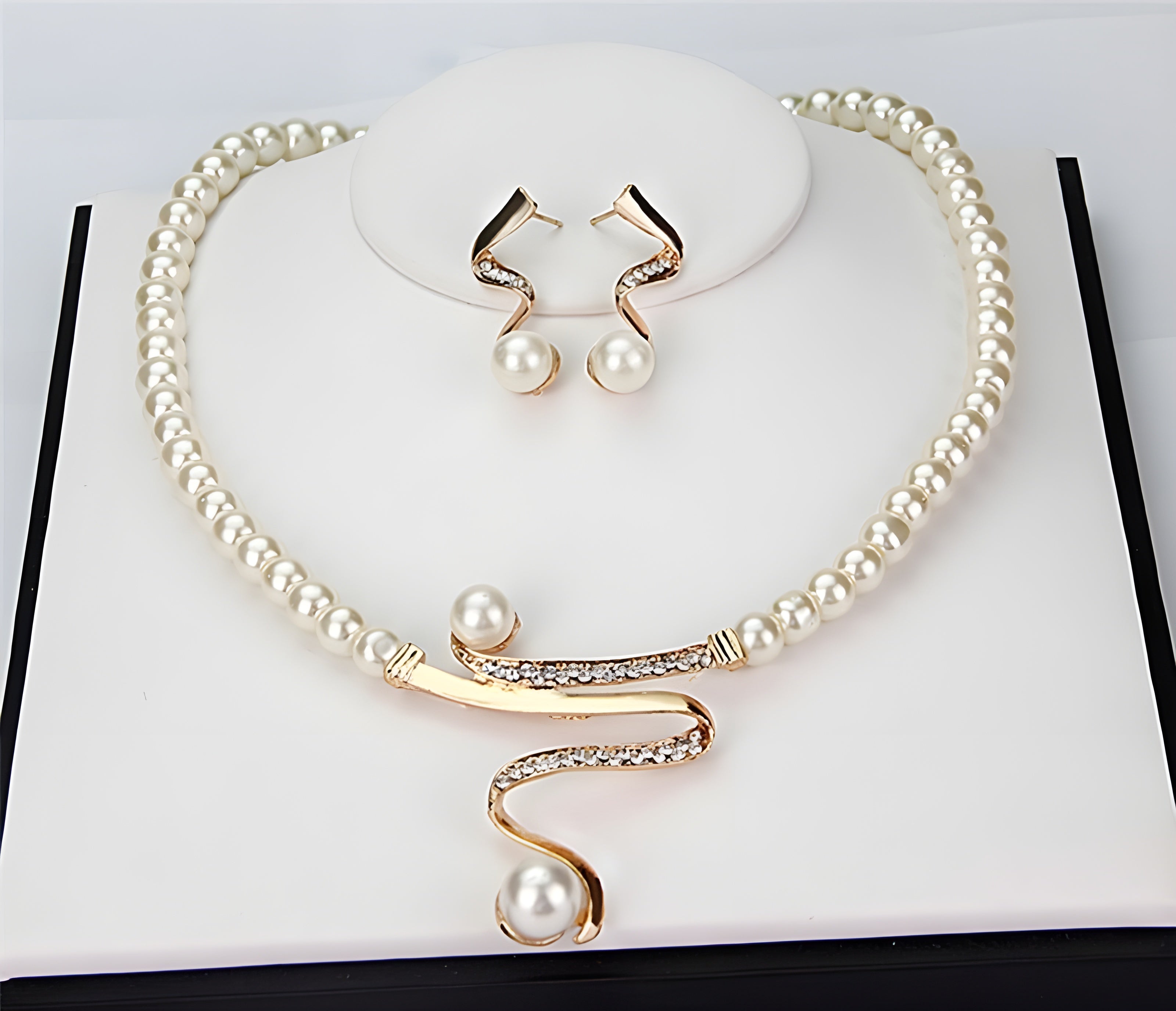 Pearl Jewelry Set – Necklace and Earrings