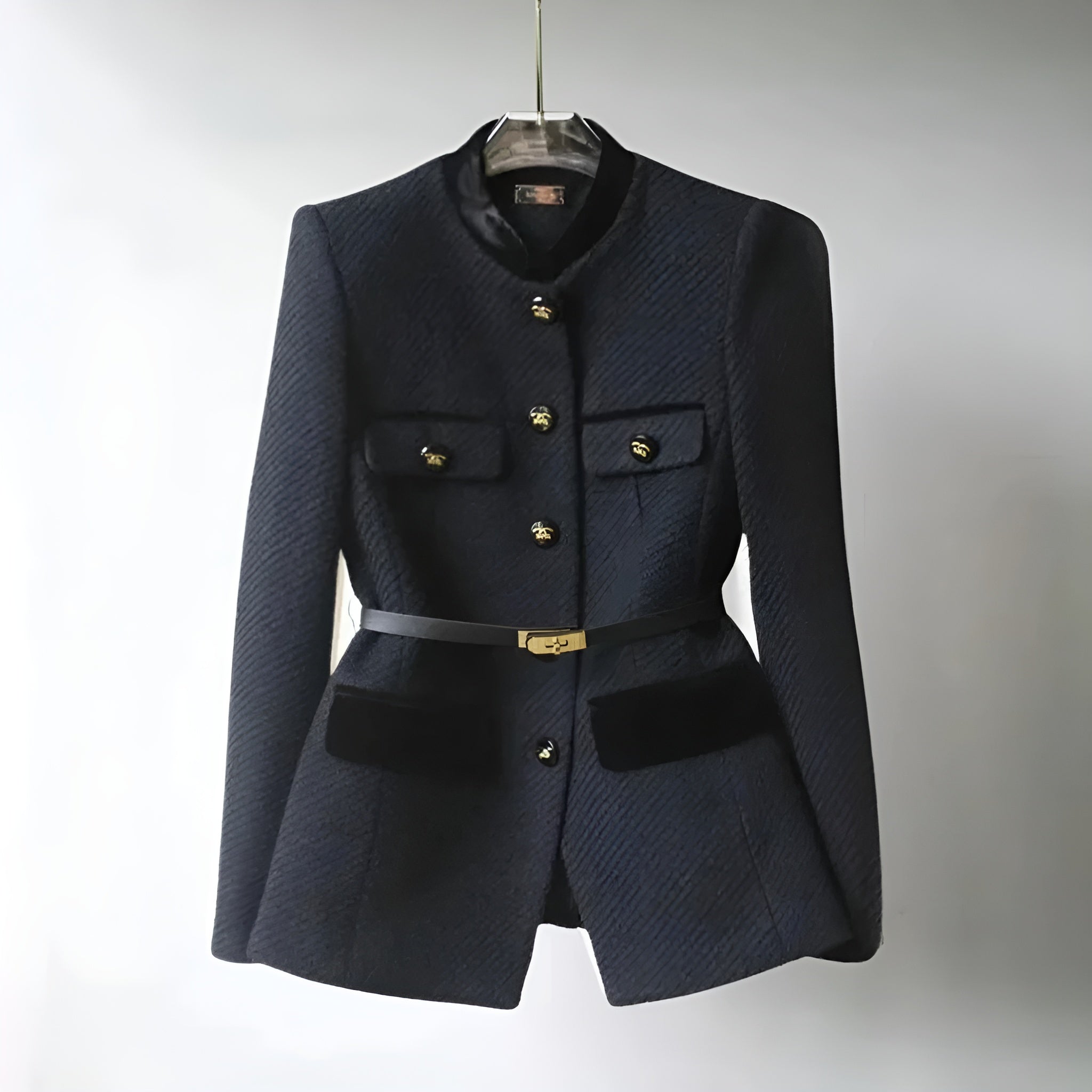 Chloé | Blazer structuré à boutons dorés et détails contrastés pour femme