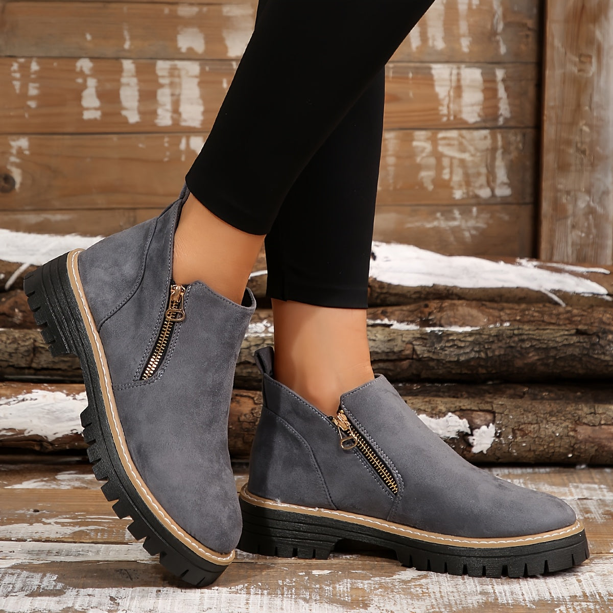 Mealla™ | Sturdy boots with zip closure