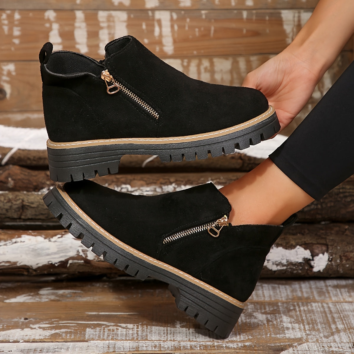 Mealla™ | Sturdy boots with zip closure