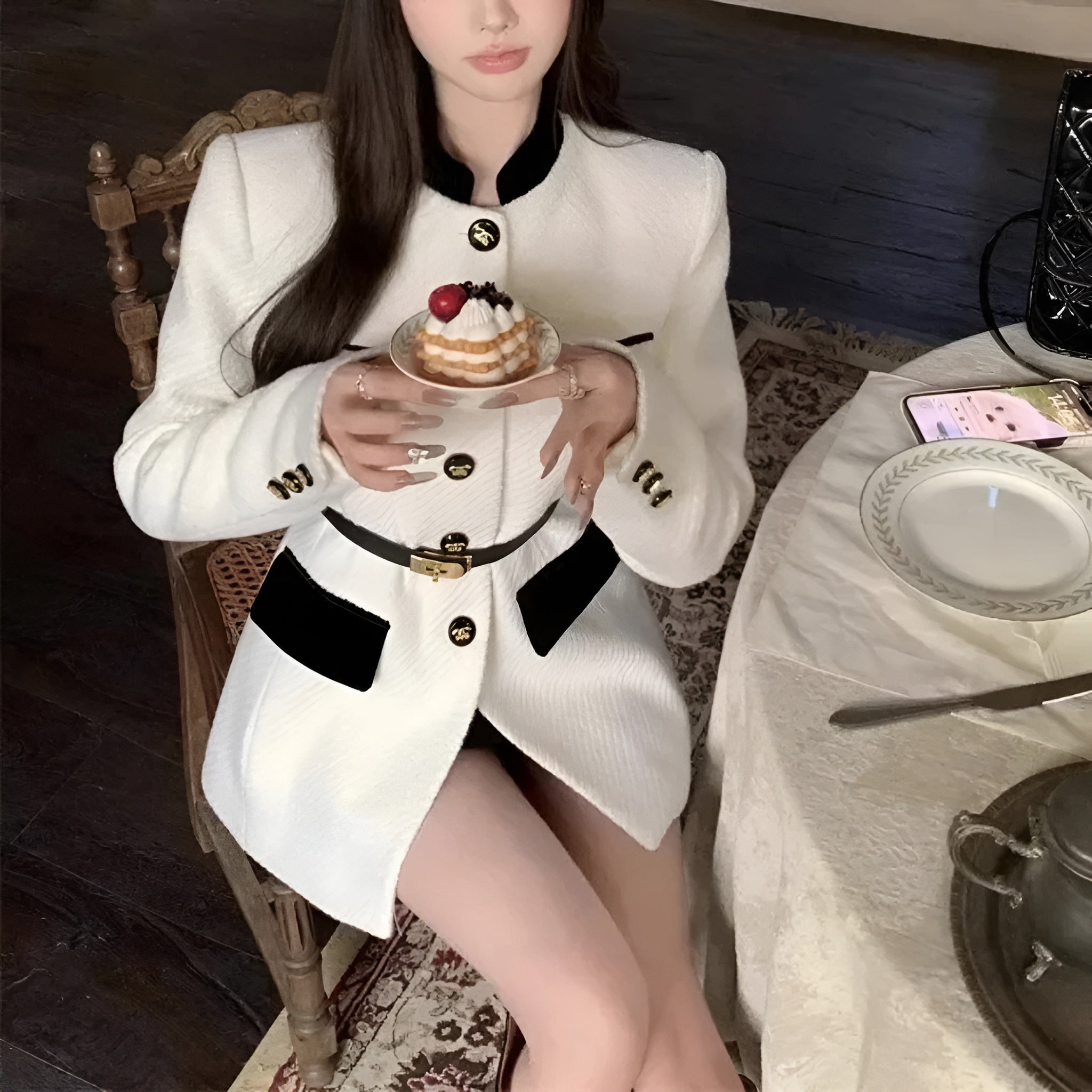 Chloé | Blazer structuré à boutons dorés et détails contrastés pour femme